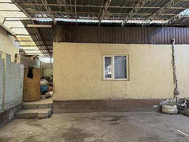 Продажа коттеджей и домов: Продаётся частный дом с большим крытым двором и отдельными — 3