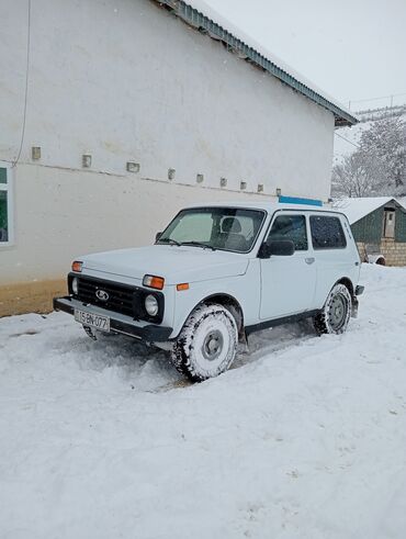 VAZ (LADA): VAZ (LADA) 4x4 Niva: 1.7 l | 2011 il