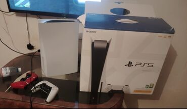 PS3 (Sony PlayStation 3): Plesdesin 5. 2 pult ps 5 idial veziyetdedi. İsdiyen gelib yoxluyubda
