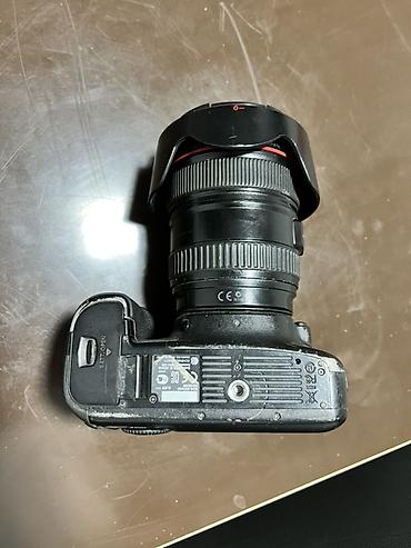 digital camera: Фотоаппарат Canon EOS (зеркальная камера серии 5D) с широкоугольным — 2