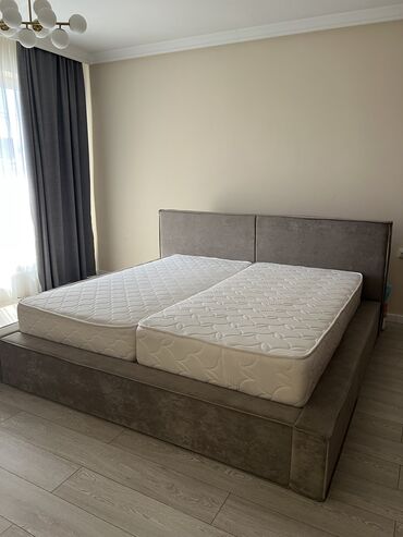 номер для дома: Продается кровать без матраса 
Размер 2x2
Цена 35 тысяч