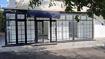 bakixanovda: Ümumi 105 kvdır 1ci mərtəbə 75 kv zirzəmi isə 30 kvdır,qarışısında — 1