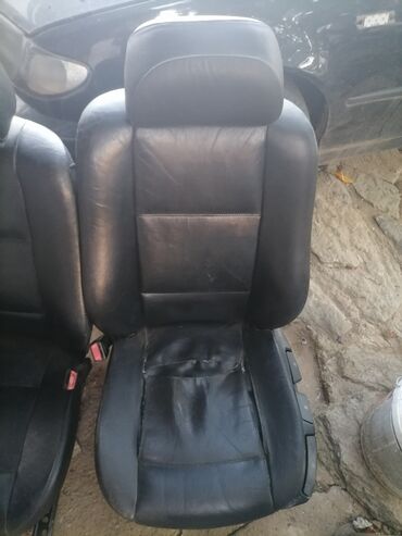 Auto delovi: Dva crna prednja auto sedišta presvučena kožom, pogodna za zamenu ili na lalafo.rs — 6 Auto delovi: Dva crna prednja auto sedišta presvučena kožom, pogodna za zamenu ili — 6