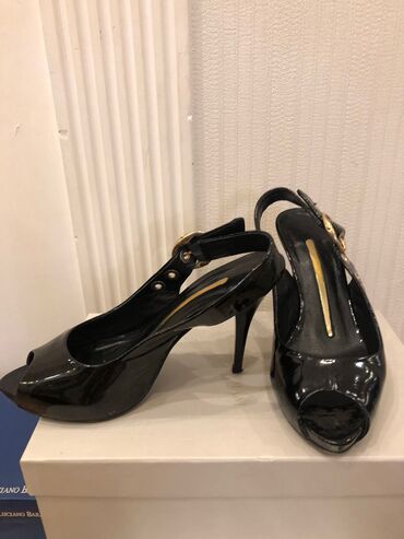 Basanoşka və səndəllər: Ölçü: 35.5, rəng - Qara, İşlənmiş — 4