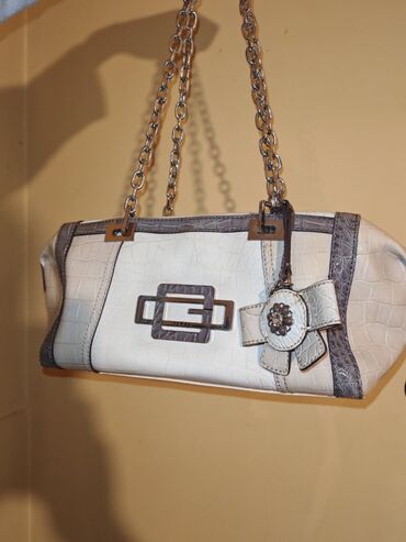 torba za pijacu na točkiće: Torba za rame, Guess, Materijal: Koža