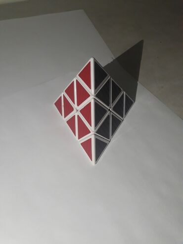 кубик игрушка: Кубик Рубик: Пирамида 
Состояние: Хорошое