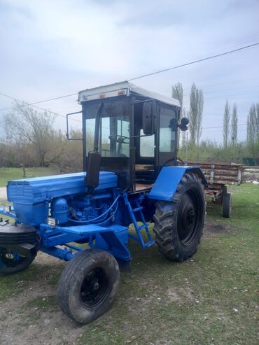 qoşqulu traktorlar: Traktor T-28 satılır. Aqreqatlarda satılır. Ünvan Ucar. heç bir