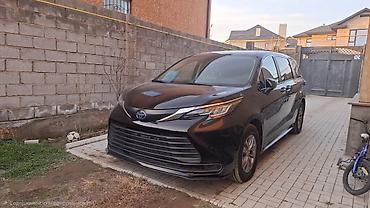voxy noah: Toyota Sienna: 2021 г., 2.5 л, Вариатор, Гибрид, Минивэн — 1