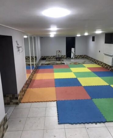 kirayə neftçilər: Icareye Verilir. Judo zali kimi fealiyyet gosteril. 80 kv yerdir