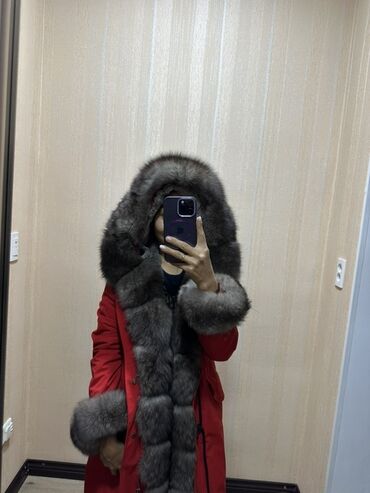 Пуховики и зимние куртки: Продаю Парку одевала 4раза .Состояние отличное Стильная женская парка