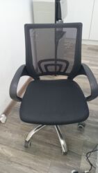 офисные креслы: Офис креслолор, Колдонулган, Дөңгөлөктүү, түсү - Кара, Өзү алып кетүү