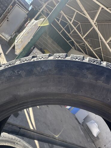 Шины: Шины 225 / 55 / R 17, Зима, Б/у, Комплект, Легковые, Япония, Bridgestone