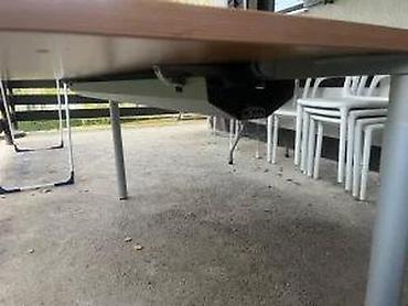 ikea ormari za sobu: Radni sto sa metalnim nogama i provodnicima za kablove - Prostrana — 10