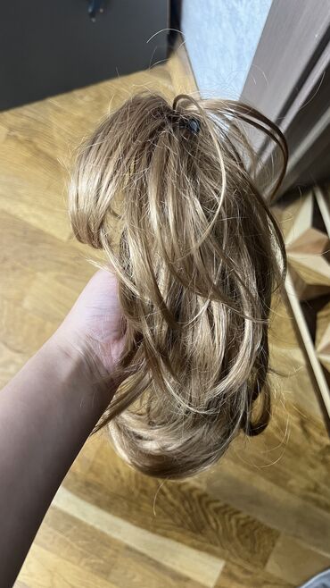 Təbii saçlar, pariklər: Parik, Süni — 12