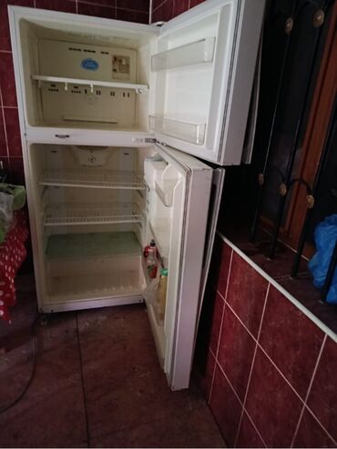 Soyuducular: Tecili satilir 400 Azn.Yeni kimidir 2 ay istifade olunub. Real aliciya