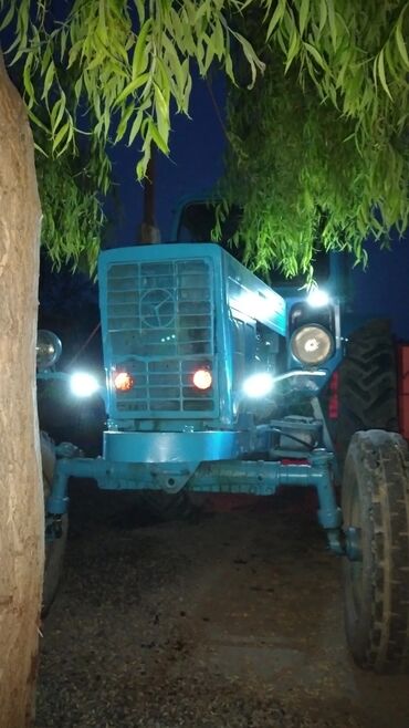 Nəqliyyat: Traktor 10 skorusdu senedleri tam qaydasinda her seyi islekdi