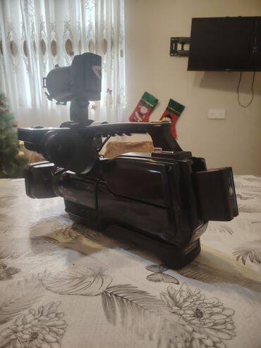 Videokameralar: Sony professional videokamera – HD çəkiliş Xüsusiyyətlər: - Yüksək — 4