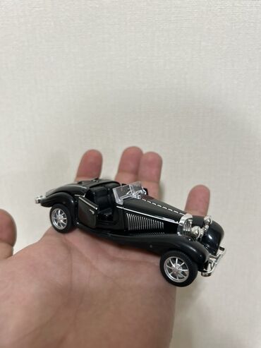 Модели автомобилей: Kolleksiya üçün retro model avtomobil maketi - Ölçü: təxmini 1:32