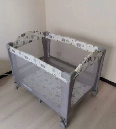 uşaqlar üçün su keçirməz kostyumlar: Original matras ustunde