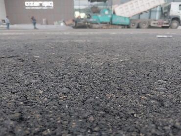 Tikinti işləri: Asfaltlama xidməti və yol xətləri çəkilməsi xidməti - Həyət, bağ evi — 10