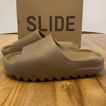 Босоножки, сандалии, шлепанцы: Шлёпанцы Adidas Yeezy Slide