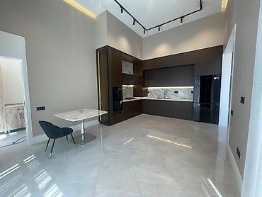 Həyət evləri və villaların satışı: Satılır 5 otaqlı həyət evi/bağ evi 270 m², Mərdəkan q. Kateqoriya — 9