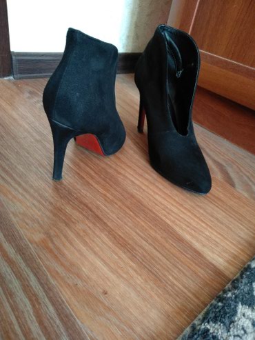секонд хенд обувь: Ботинки и ботильоны цвет - Черный