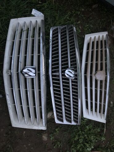 Автозапчасти: Решетка радиатора Toyota Б/у, Оригинал