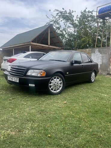 Mercedes-Benz: Mercedes-Benz 220: 2.2 l | 1994 il