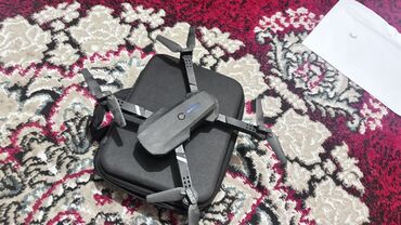 компьютерные услуги в бишкеке: Складной радиоуправляемый дрон с четырьмя винтами и интегрированной