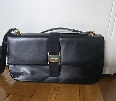 Torbe: Salvatore Ferragamo Vintage Black Leather Vara Wallet with Leather — 1