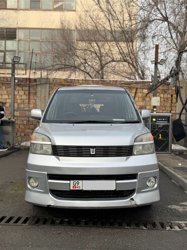 Toyota: Toyota Voxy: 2002 г., 2 л, Автомат, Бензин, Минивэн — 5