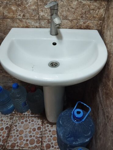 Uzunmüddətli kirayə mənzillər: Kirayə mənzil – tam mebelli və texnikalı - Yataq otağı: ikinəfərlik — 6