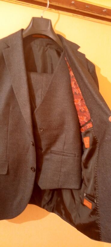 Kostyumlar: Kişi kostyumu – üç hissəli dəst - Rəng: tünd boz (melanj effektli) - — 9