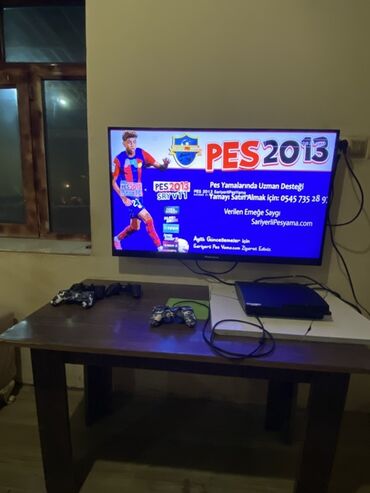 realme gt neo 2: PlayStation 3 oyun konsolu və üç ədəd idarəetmə pultu daxildir. Konsol