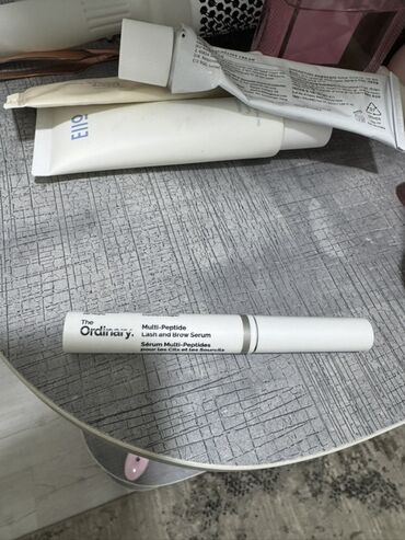 Косметика: Сыворотка для ресниц и бровей The Ordinary Multi-Peptide представлена