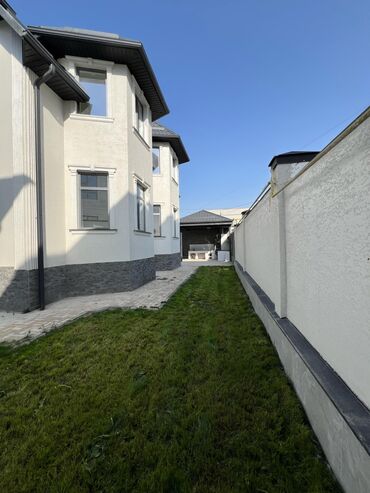 Продажа домов: 280 м², 7 комнат, Парковка