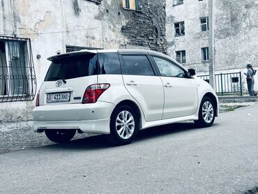 Toyota: Toyota ist: 2002 г., 1.5 л, Автомат, Бензин, Хэтчбэк