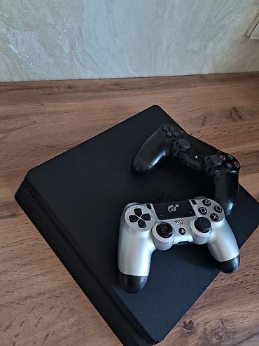 Видеоигры и приставки: Sony PlayStation 4 Slim konsolu + 2 ədəd DualShock 4 pultu Təcili — 2