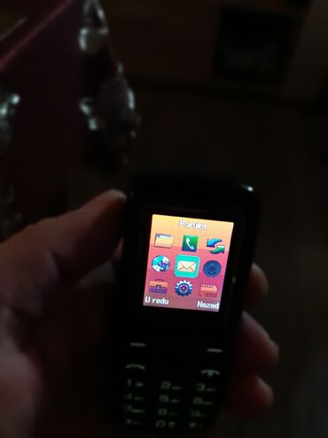 Ostali mobilni telefoni: Telefon Max Com ispravan telefon je na dve kartice i memorijska — 3