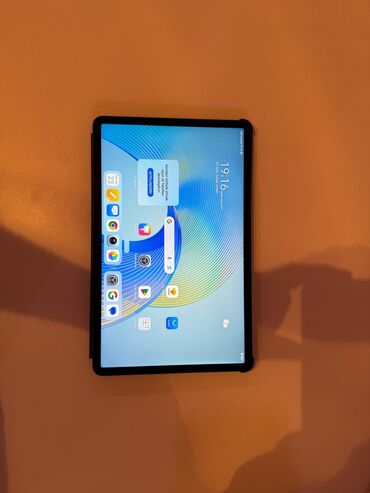 apple tablet qiymetleri: Rəngi: Nerdo Gray. Üstündə adaptor, Kabura və Qutusu verilir. Yenidən