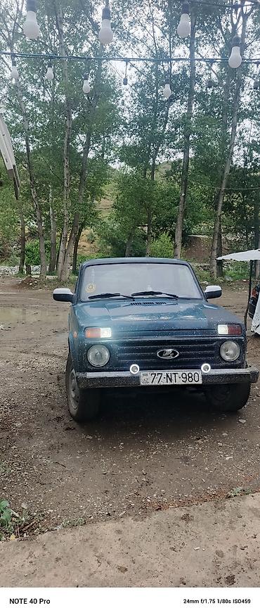niva şini: LADA Niva 4x4 (VAZ 2121) - Nömrə: 77-NT-980 - Kuzov: 3 qapılı — 3