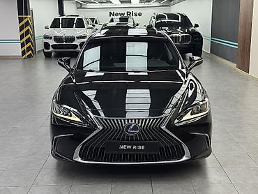 Lexus ES: 2021 г., 2.5 л, Вариатор, Гибрид, Седан