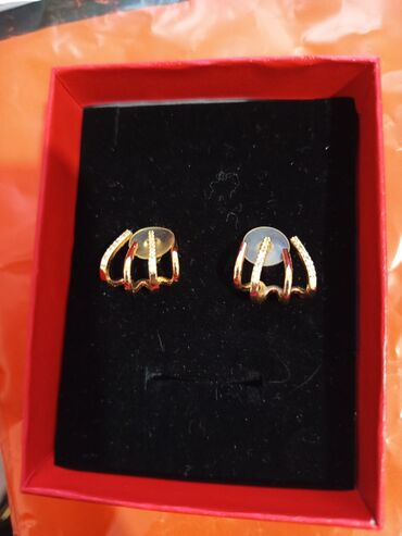 Kəmərlər: Qızılı rəngdə, daşlı qadın sırğası - Model: qulağı qismən qucaqlayan U — 14