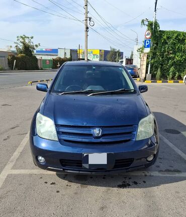 Toyota: Toyota ist: 2002 г., 1.5 л, Автомат, Бензин, Седан