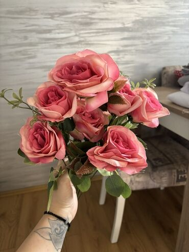 Ruža: Buket svilenih dekorativnih ruža – više varijanti.Ukoliko kupite vise na lalafo.rs — 3 Ruža: Buket svilenih dekorativnih ruža – više varijanti.Ukoliko kupite vise — 3