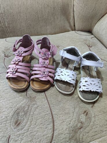 Dečija obuća: 2 para sandalica za devojčice, broj 27
