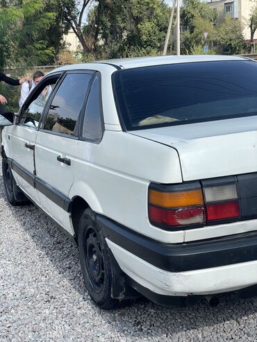 авто гаджеты: Volkswagen Passat: 1990 г., 1.8 л, Механика, Бензин, Седан