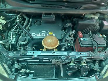2 4 д: Toyota Avensis Verso: 2003 г., 2 л, Механика, Дизель, Минивэн — 7