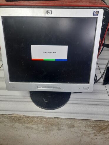 gaming monitor: Manitor isdeydi 20 manata ve 4 eded oyun diski